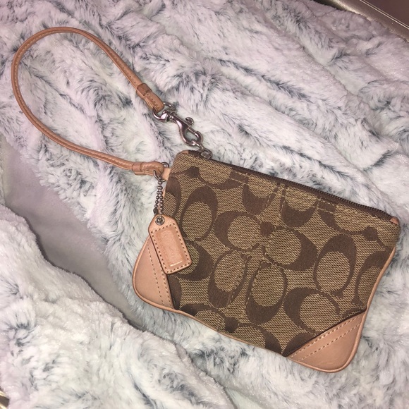 Coach Handbags - Coach wristlet